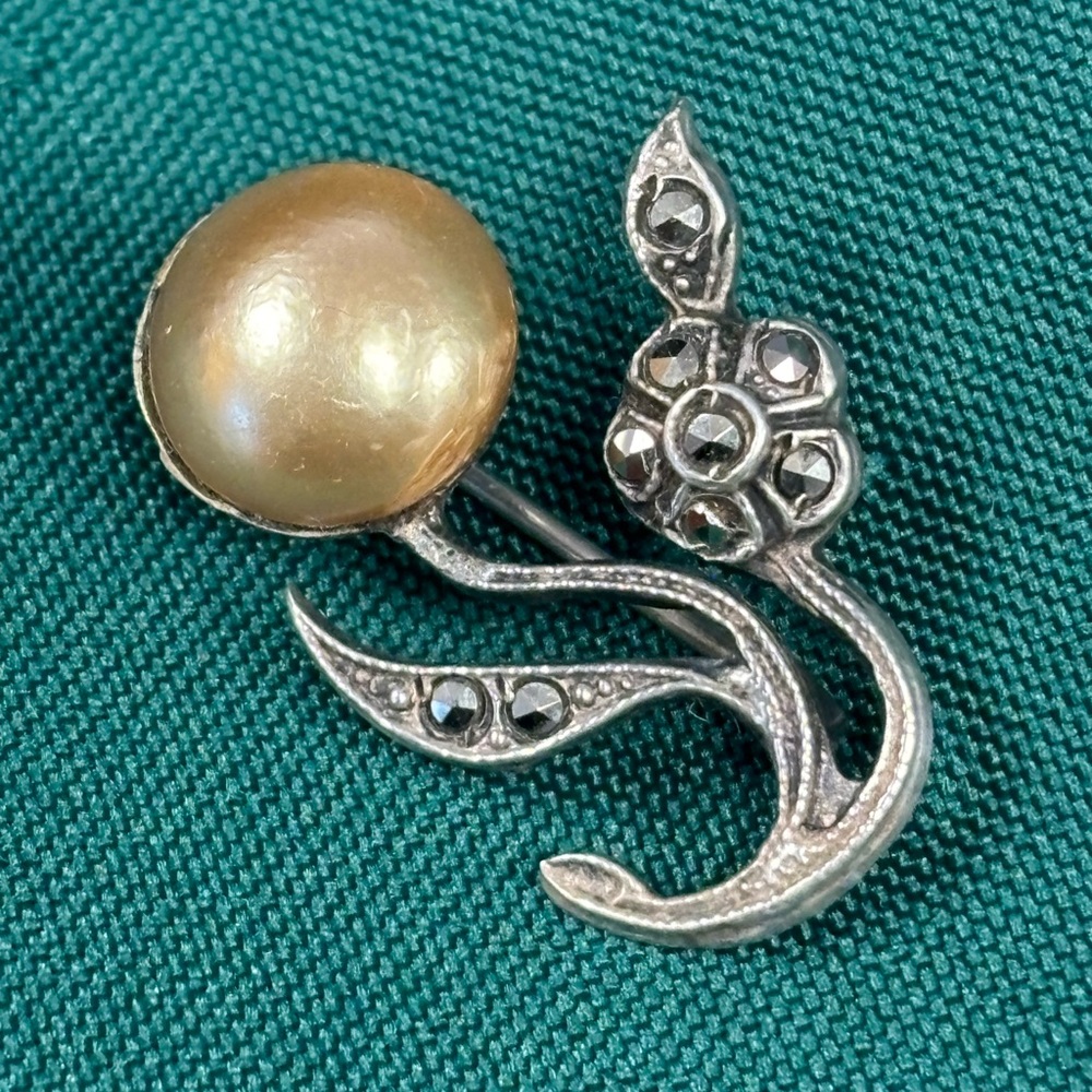 Vintage Pearl & marcasite silver antique floral pin.
